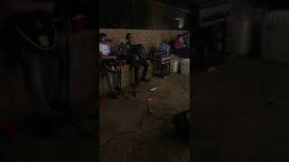 Nos cayeron chaparrito