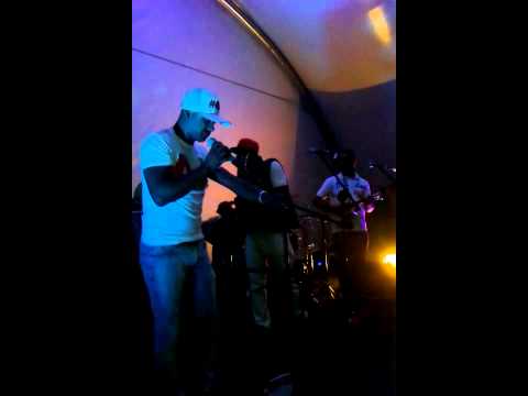 Grupo Levada Certa música pode chorar ao vivo