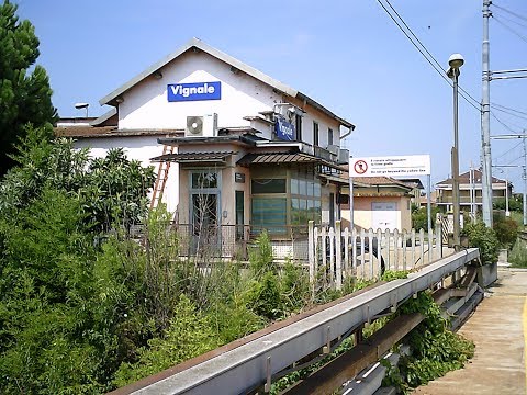 Stazione di Vignale..tra caldo e treni in transito.