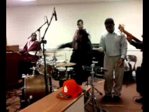 Halelujah Anyhow sanged by New Life of Sav'h Ga.