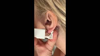 Download lagu Watch me pierce my thirds with the Kiseer ear piercing gun. mp3