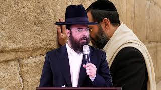 הרב נתנאל סנדרו בוחניק שליט"א - מעלת התפילה (הרב נתנאל סנדרו בוחניק) - התמונה מוצגת ישירות מתוך אתר האינטרנט יוטיוב. זכויות היוצרים בתמונה שייכות ליוצרה. קישור קרדיט למקור התוכן נמצא בתוך דף הסרטון