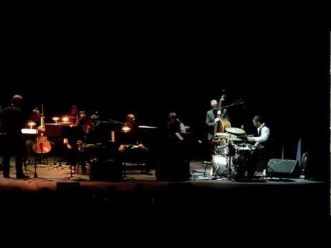 To Feggari eine kokkino (Manos Hadjidakis Dimitris Kalantzis Quintett Athens Camerata