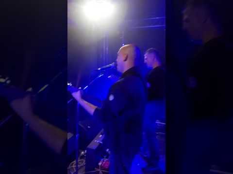 Aleš Brichta - Barák na vodstřel (Return cover) - live
