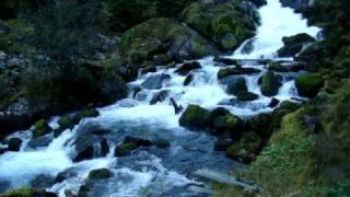 preview picture of video 'Storfossen Waterfall at Geiranger'