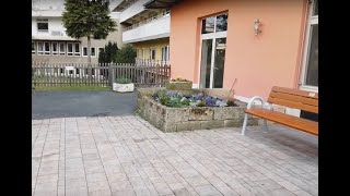 Visitando un complejo residencial para personas mayores en Núremberg (Alemania)