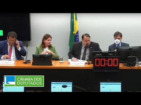 PEC 011/22 - Piso Salarial Nacional da Enfermagem - Parecer da relatora - 05/07/22