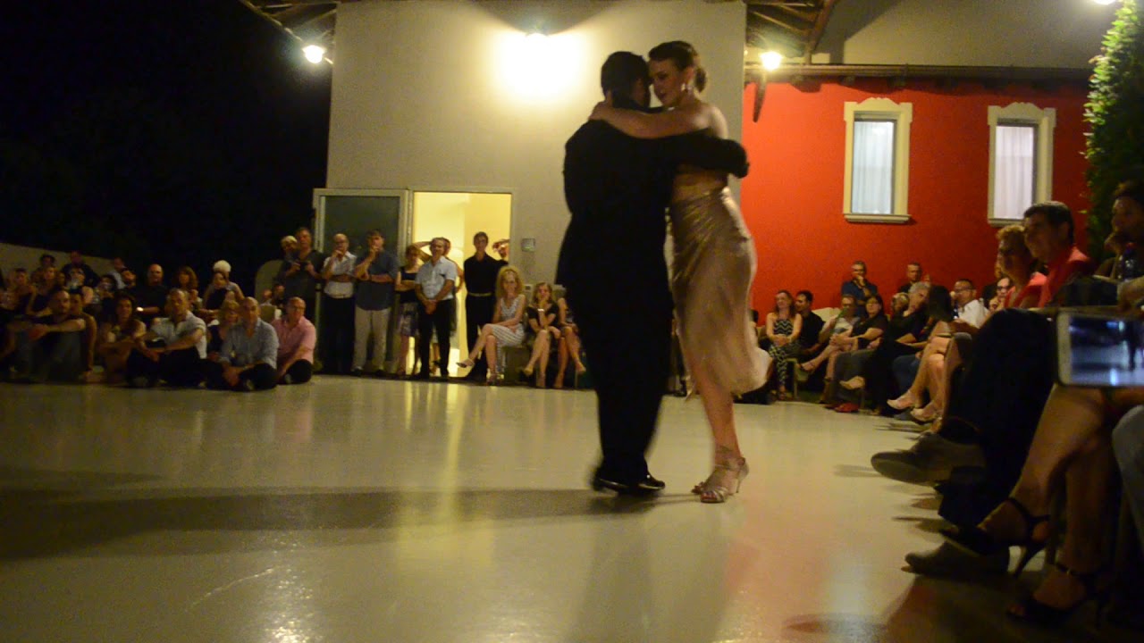 Claudia Cavagnini y John Zabala @Milonga La Rotonda 2/4