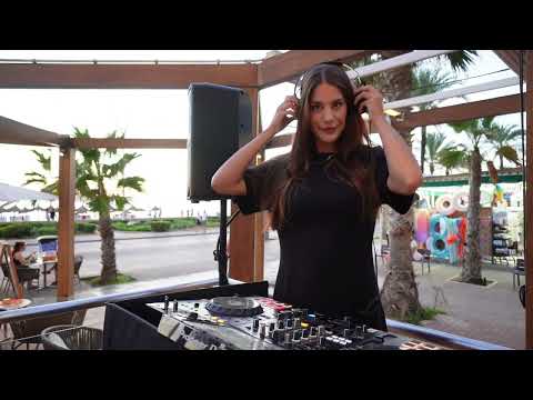Sara Collado at seaside venue | Soulful House & Deep House