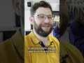Schoolklas bouwt LEVENSGROTE baby T-REX | #shorts