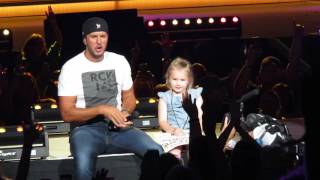 5 Year Old Bella Steals the Show and &#39;Kills the Lights&#39; with Luke Bryan