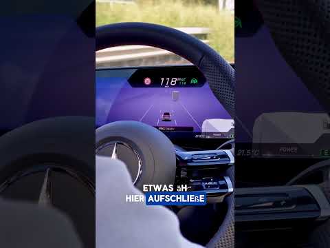 Joschka shows the surround navigation in the speedometer of the new Mercedes CLA 🚘✨