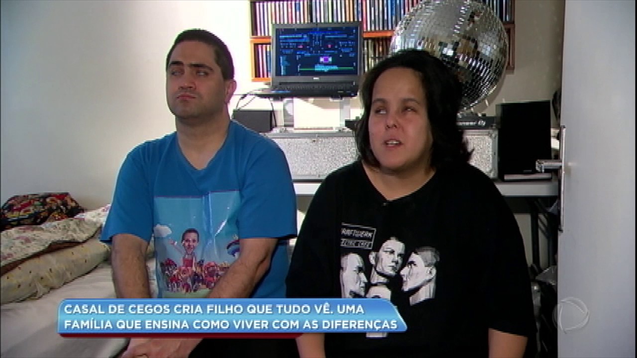 Casal de cegos supera dificuldades para criar filho