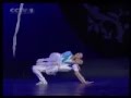 Парень без ноги и девушка без руки танцуют красиво 