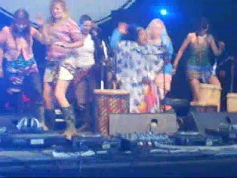 Mim Suleiman @ glastonbury 09  dancers