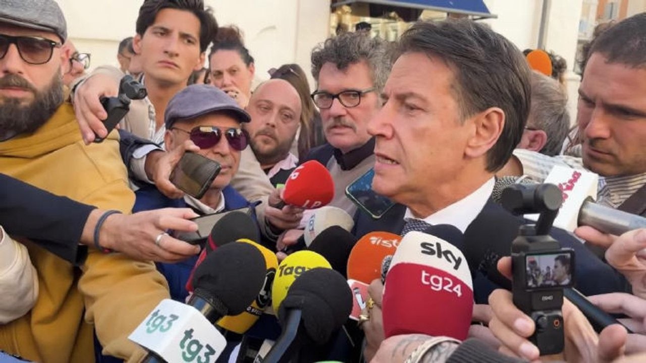 Conte su manovra: Con le armi gli italiani non mangiano, risorse vadano a sanità e istruzione