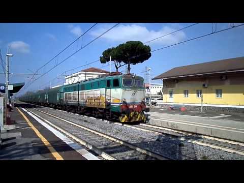 E655.214 sul MRS 56323 Fiorentina di Piombino - Nola Interporto, in transito a Pomezia