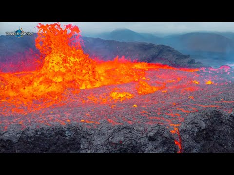 ICELAND VOLCANO REAL SOUND! CLOSE APROACH NEAR THE CRATER EDGE IN FULL ERUPTION MODE! Aug 18, 2021