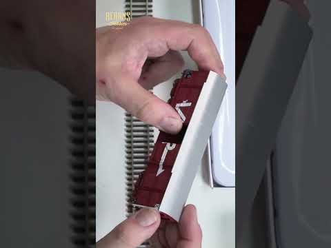 ON TRACK MODELS: Victorian Louvre Vans Review | #shorts #modeltrains