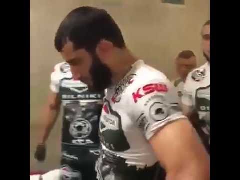 Mamed Khalidov śpiewa hymn ISIS