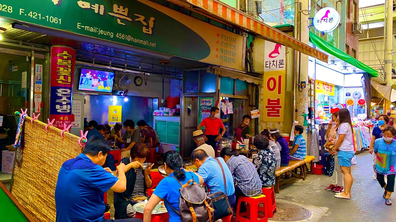 Immersive street-level walking tour through Daegu Seomun Market, South Korea, showcasing authentic urban landscapes, local architecture, and the vibrant atmosphere of the city's neighborhoods