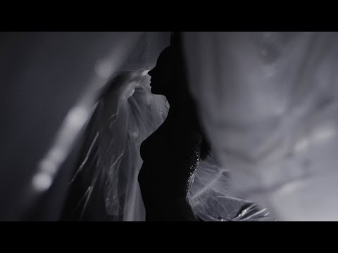 Avion Roe - "Sing Me To Sleep"