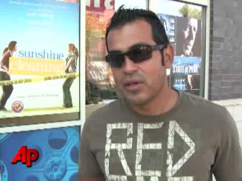 Blockbuster May Close Over 900 US Stores