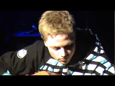 Andy Mckee - drifting (cover) Live