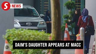 Download lagu Daim's daughter arrives at MACC HQ to give statement mp3 Download lagu Daim's daughter arrives at MACC HQ to give statement mp3