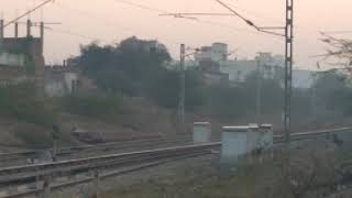 preview picture of video '11448 Howrah Jabalpur shaktipunj express running late'
