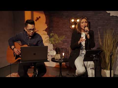 'Hij kent mijn naam' door Ann Michelle Lee in 'Totdat Hij komt' bij Family7