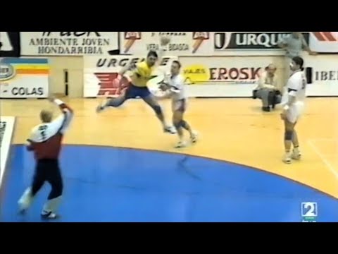 Gol de Rubiño por la escuadra. Liga ASOBAL 1993/94. Bidasoa-Teka. PlayOff F3. Irún.