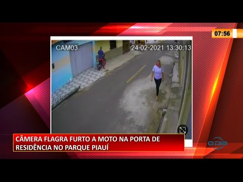 Câmera flagra furto de moto na porta de residência no Parque Piauí 25 02 2021