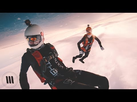 Skydiving bei Sonnenuntergang
