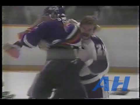 NHL Sep. 24, 1986 Toronto Maple Leafs v Edmonton Oilers (melee) (HL) Steve Thomas v Mark Messier