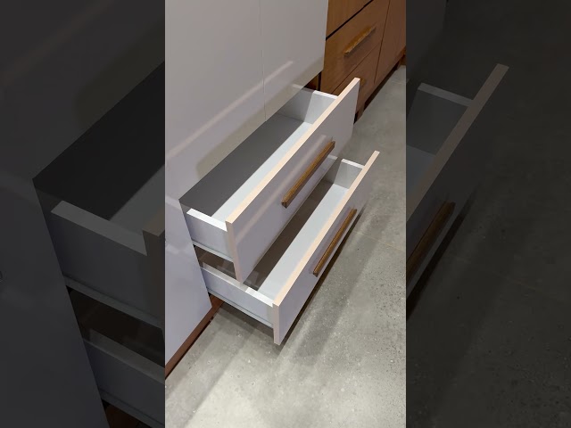 Guarda-Roupa Casal Genova 6 Portas 4 Gavetas com Espelho 22111 Branco/Cinamomo - Carioca Móveis