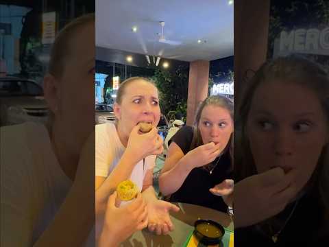 American and Dutch trying pani puri for the first time! 😄#panipuri #keralaadventures #indianfood