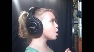 Девятилетняя девчонка перепела саму Кристину Агилеру - Видео онлайн