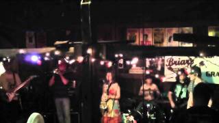 Skavengers Girls on Trampolines - Ludo