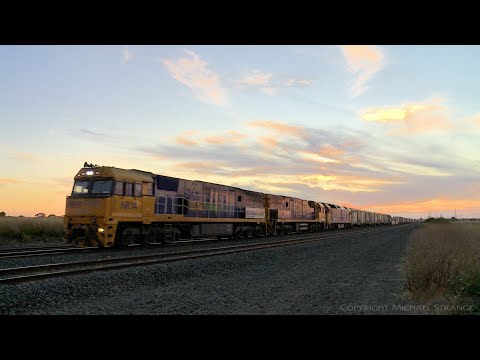 1PM5 Pacific National Freight Train At Sunset (10/3/2021) - PoathTV Australian Railways