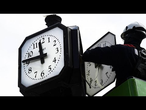 Europa, nel fine settimana torna l'ora solare tra dubbi e polemiche