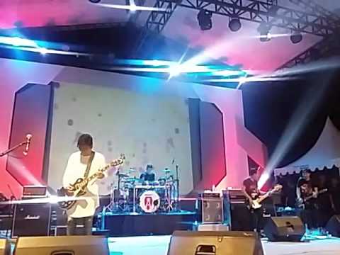 Armada Band with Vicky shu @AlunAlun Stabat SUMUT 05-03-2016