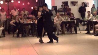 GENOVEVA FERNANDEZ Y ANDRES TANGUITO CEJAS bailando el tango RECUERDO en SI TANGO