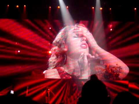 Taylor Swift - Forever & Always (Live) "Back up baby back up" part :) Fresno, CA 4/10/10