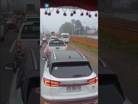 Con niños al interior: Imprudente conductor de furgón escolar realiza peligrosa maniobra en Coronel