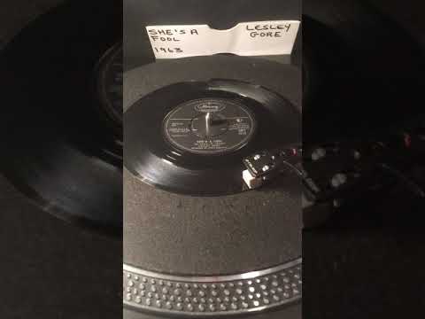 Lesley Gore - She’s A Fool ( Vinyl 45 ) From 1963 .