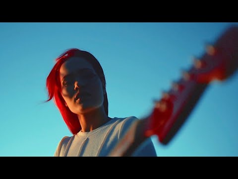 SANNI - Kesken (Virallinen musiikkivideo)