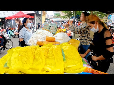 Most Popular Place for Yellow Pancakes, Num banhchok & More Street Food​ @Toul Tom Poung Market
