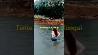 Download lagu Tante Mandi di Sungai mp3