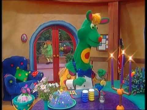 Polka Dot Shorts: Pardon My Garden (1996)